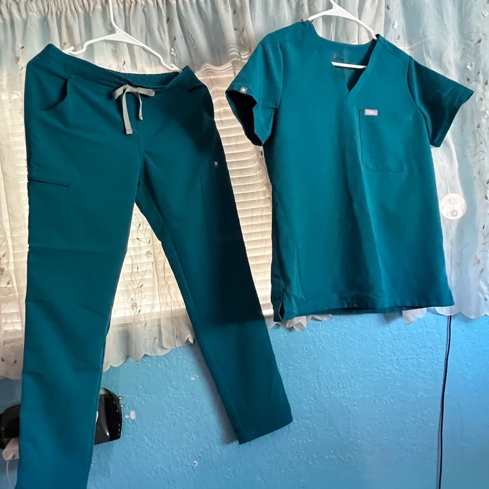 Beautiful scrub set. Size SXP.